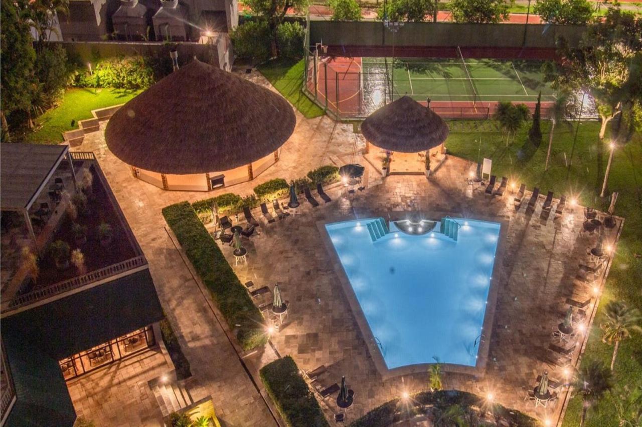 상파울로 에어포트 메리어트 호텥 호텔 과룰류스 외부 사진 The swimming pool at the hotel