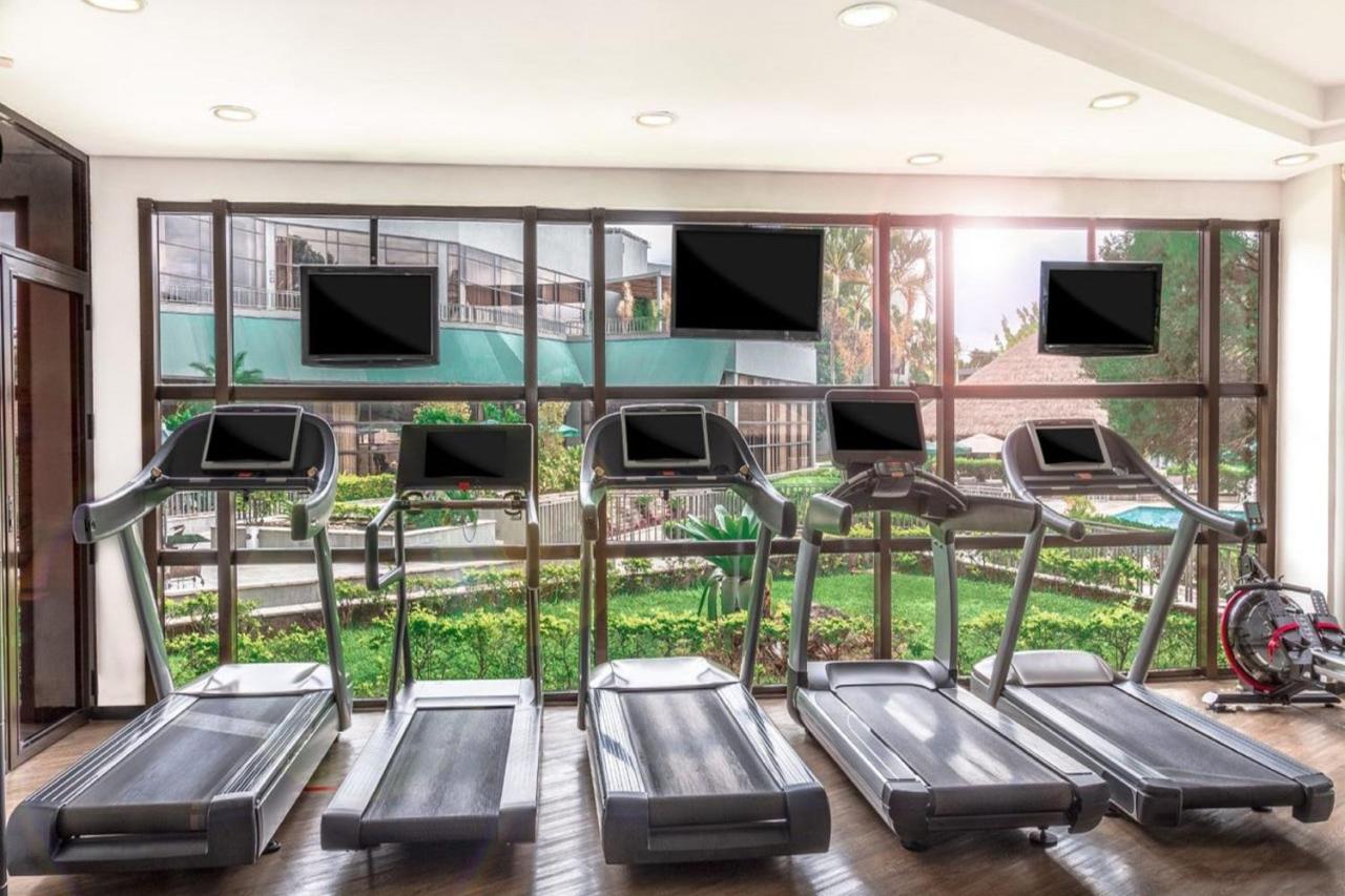 상파울로 에어포트 메리어트 호텥 호텔 과룰류스 외부 사진 Treadmills in a gym