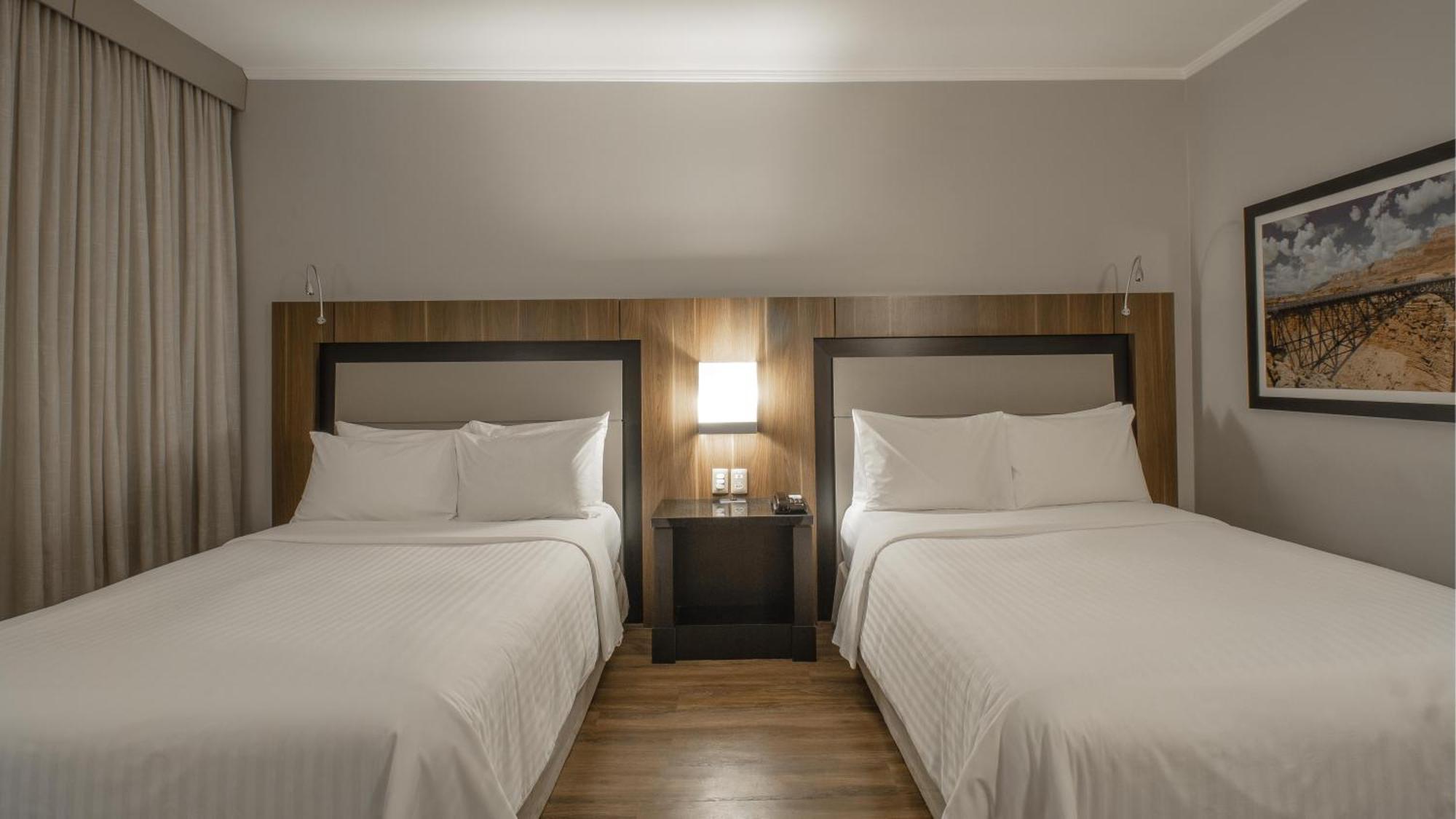 상파울로 에어포트 메리어트 호텥 호텔 과룰류스 외부 사진 A guest room at the Hilton Garden Inn in San Francisco