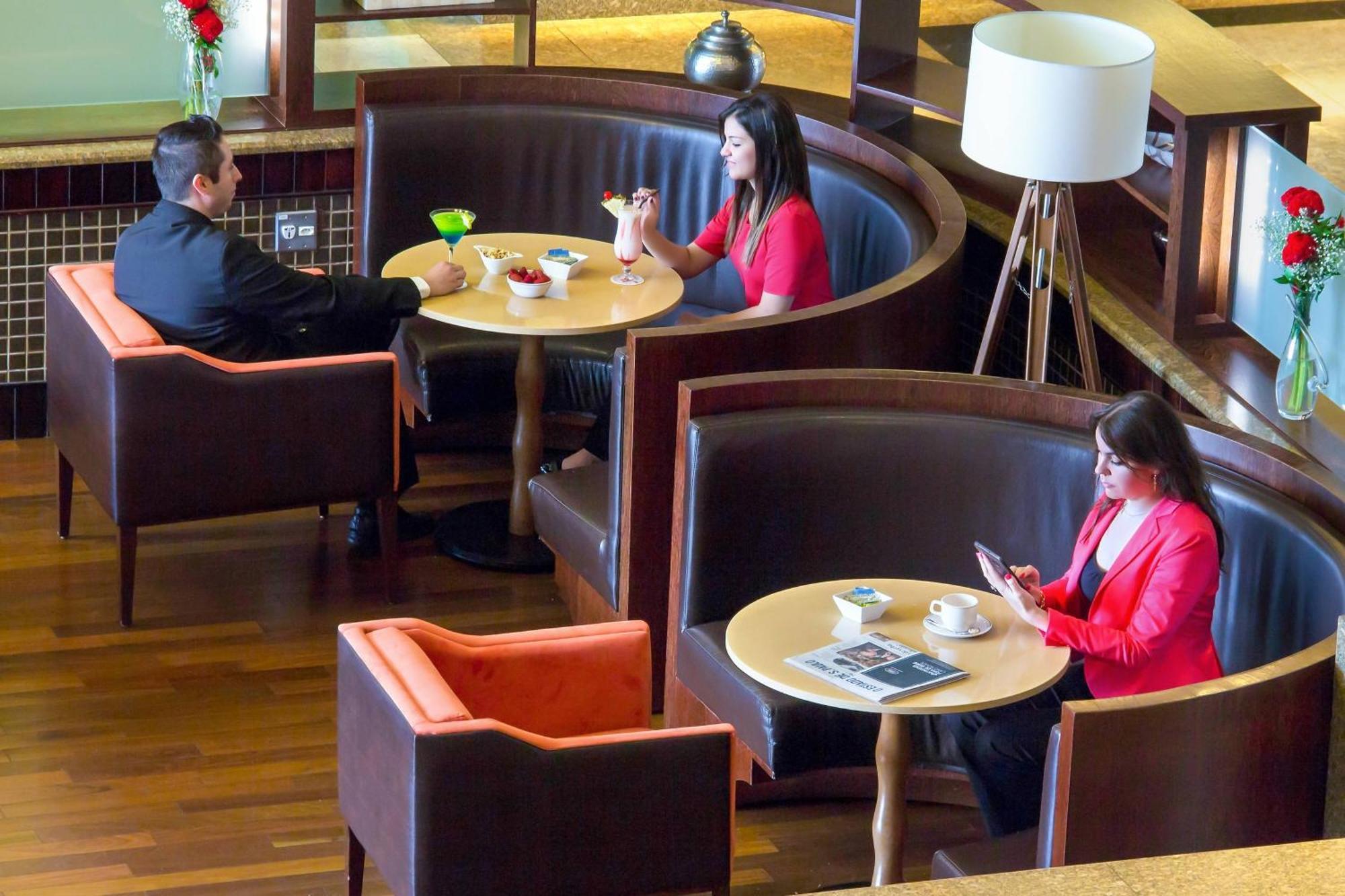 상파울로 에어포트 메리어트 호텥 호텔 과룰류스 외부 사진 The lounge at the airport